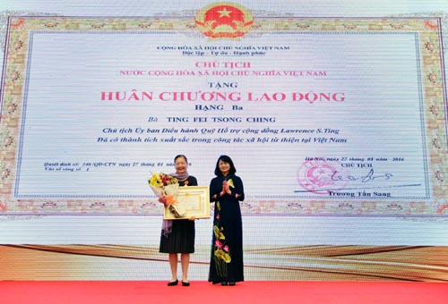 Trao gần 8,5 tỷ đồng học bổng cho học sinh sinh viên ảnh 2